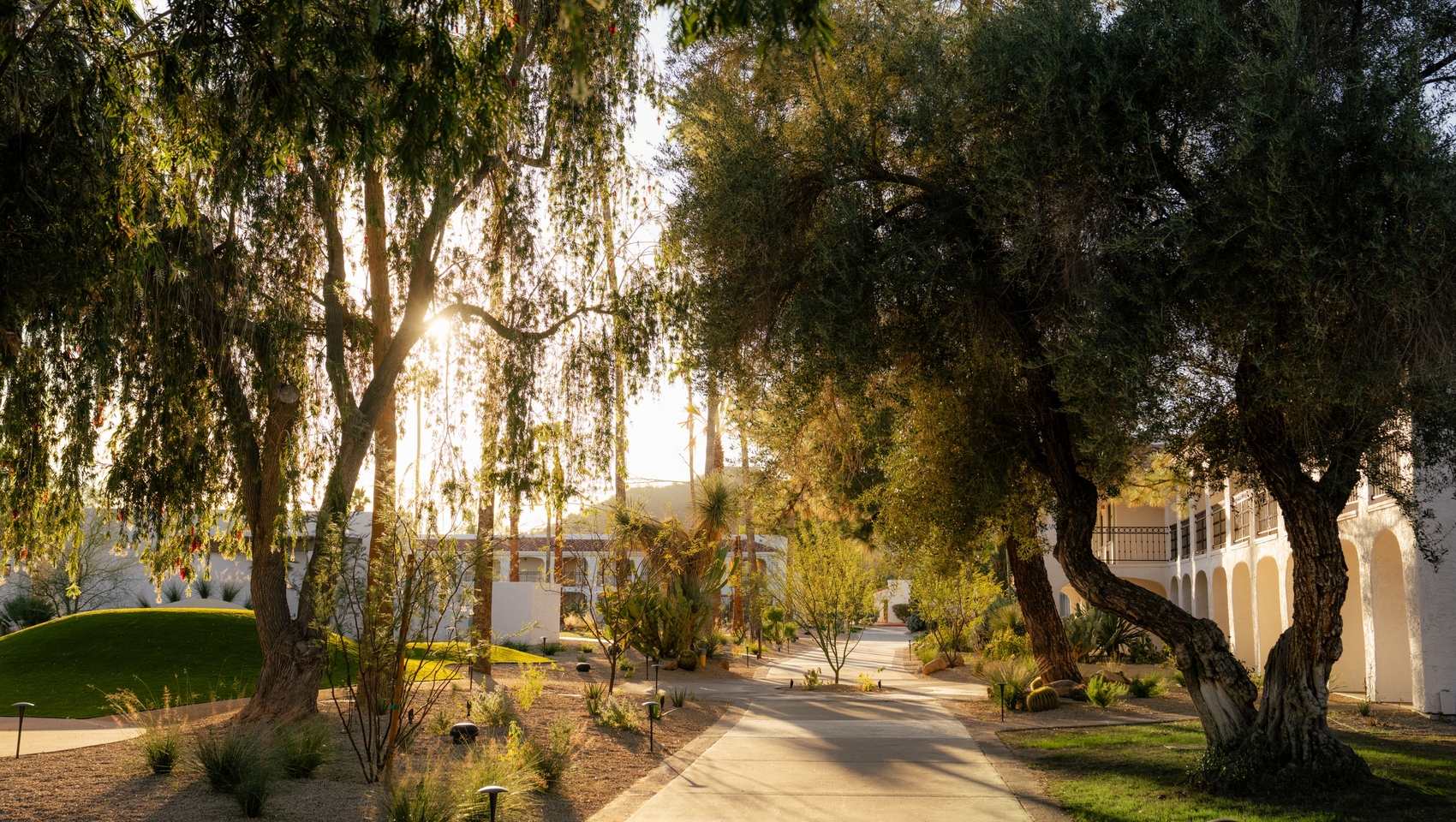 outdoor walkway at Kimpton miralina