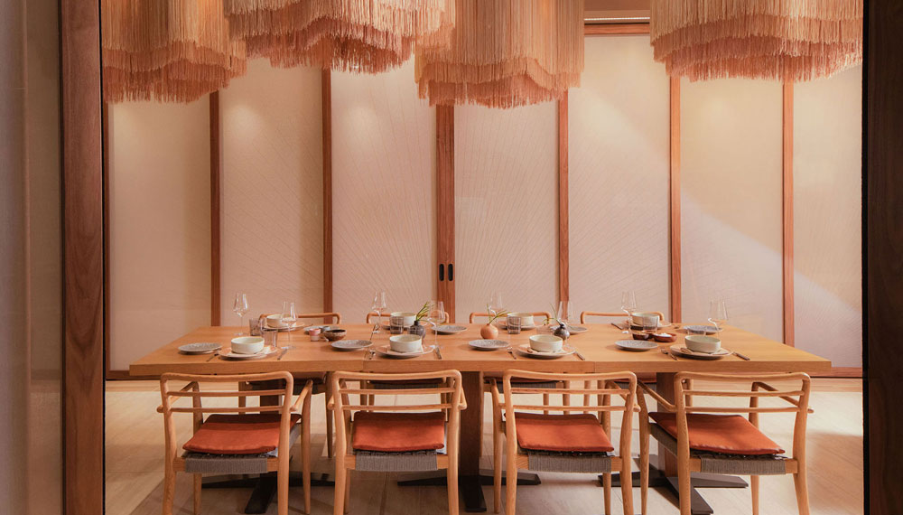 Kimpton Miralina lobby with sculptural lighting and sophisticated modern desert-inspired design